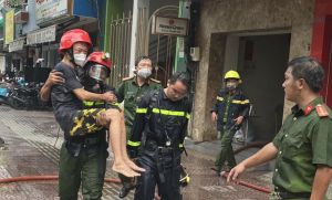 Cháy nhà ở TPHCM, hai người may mắn được Cảnh sát PCCC giải thoát Cháy nhà ở TPHCM, hai người may mắn được Cảnh sát PCCC giải thoát